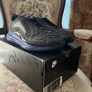 AIRMAX 720 Black/Black Racer Blue